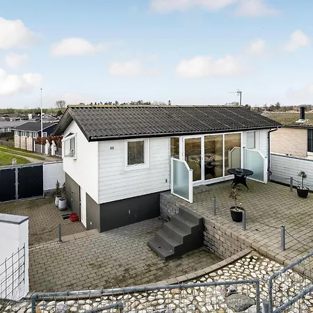 Holiday home Lovely In With Kitchen